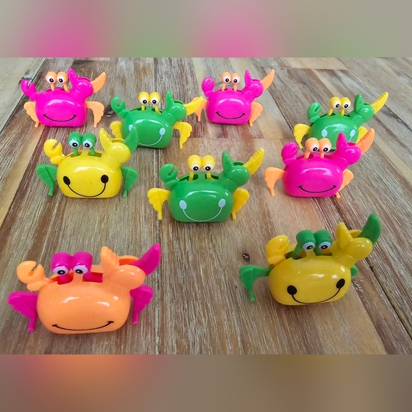Walking Windup Crabs - Picture 1 of 1